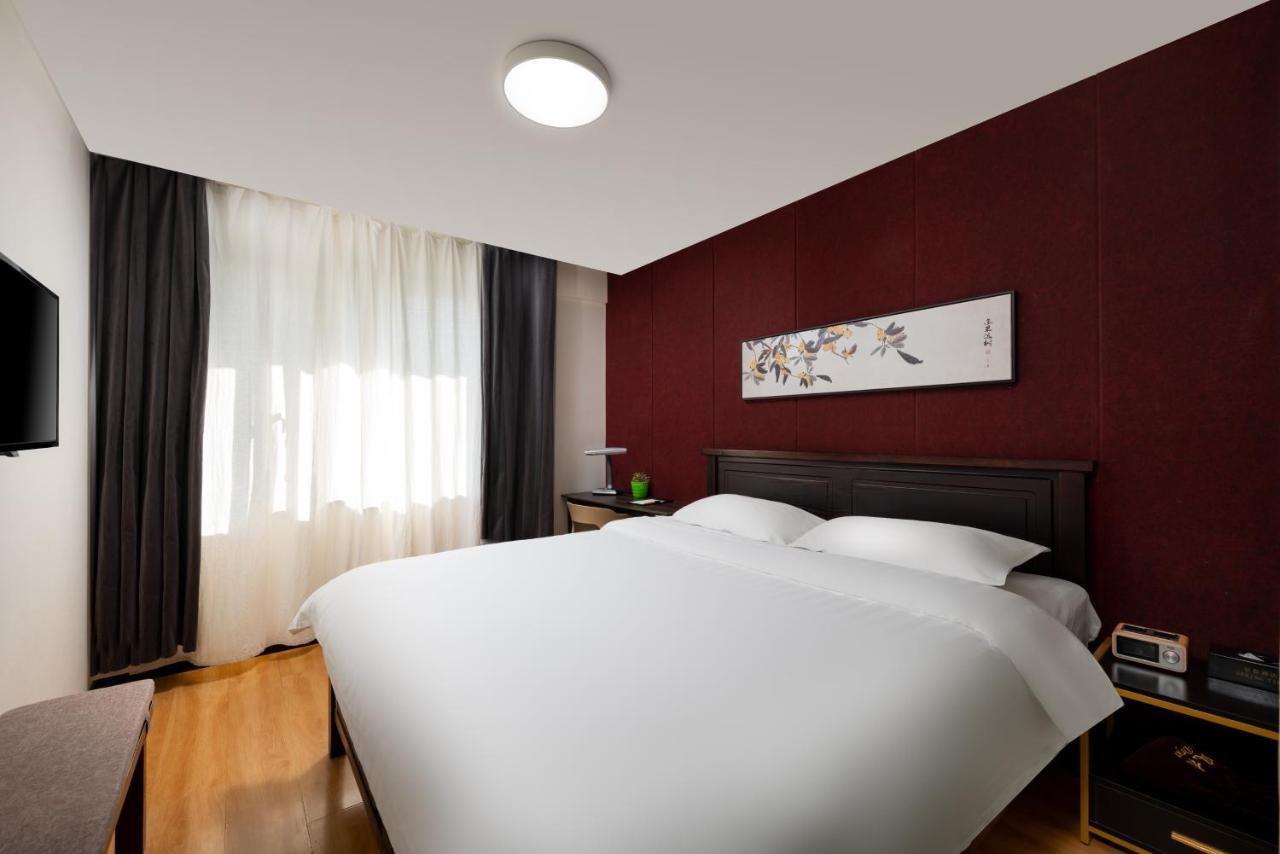 בייג'ינג Spring Time Hostel--Nearby Tiananmen Square & Forbidden City & Wangfujing Street & Line 5,6 Subway Nearby,Free Wifi מראה חיצוני תמונה